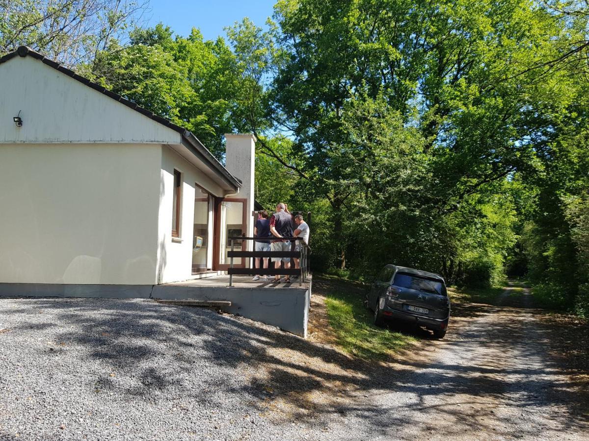 Mooie Bungalow In De Prachtige Natuur Hastiere-par-dela Esterno foto