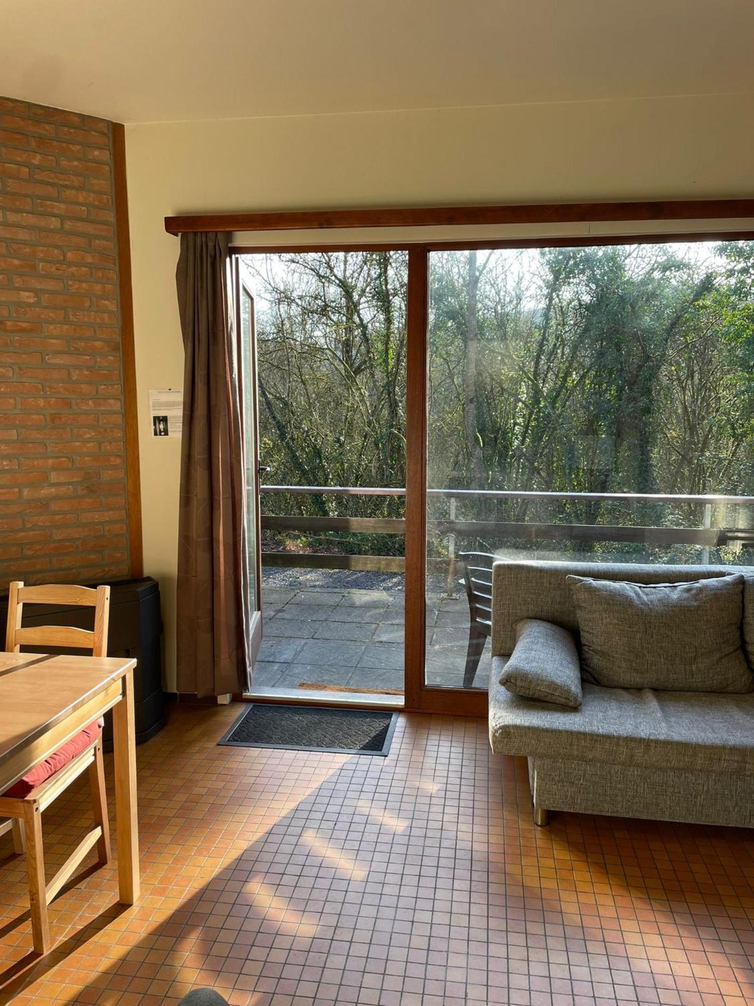 Mooie Bungalow In De Prachtige Natuur Hastiere-par-dela Esterno foto